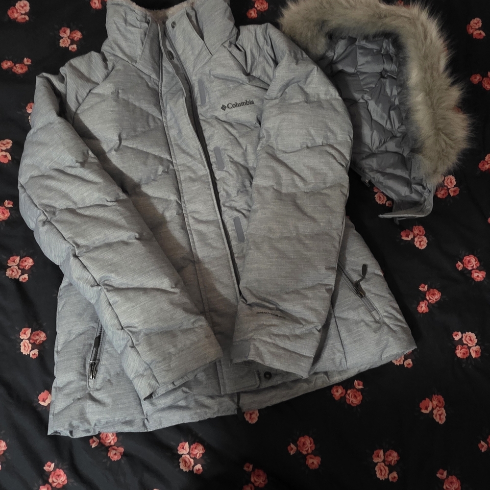 Columbia Women's Gray Puffer Jacket with Faux Fur Hood - Picture 2 of 7